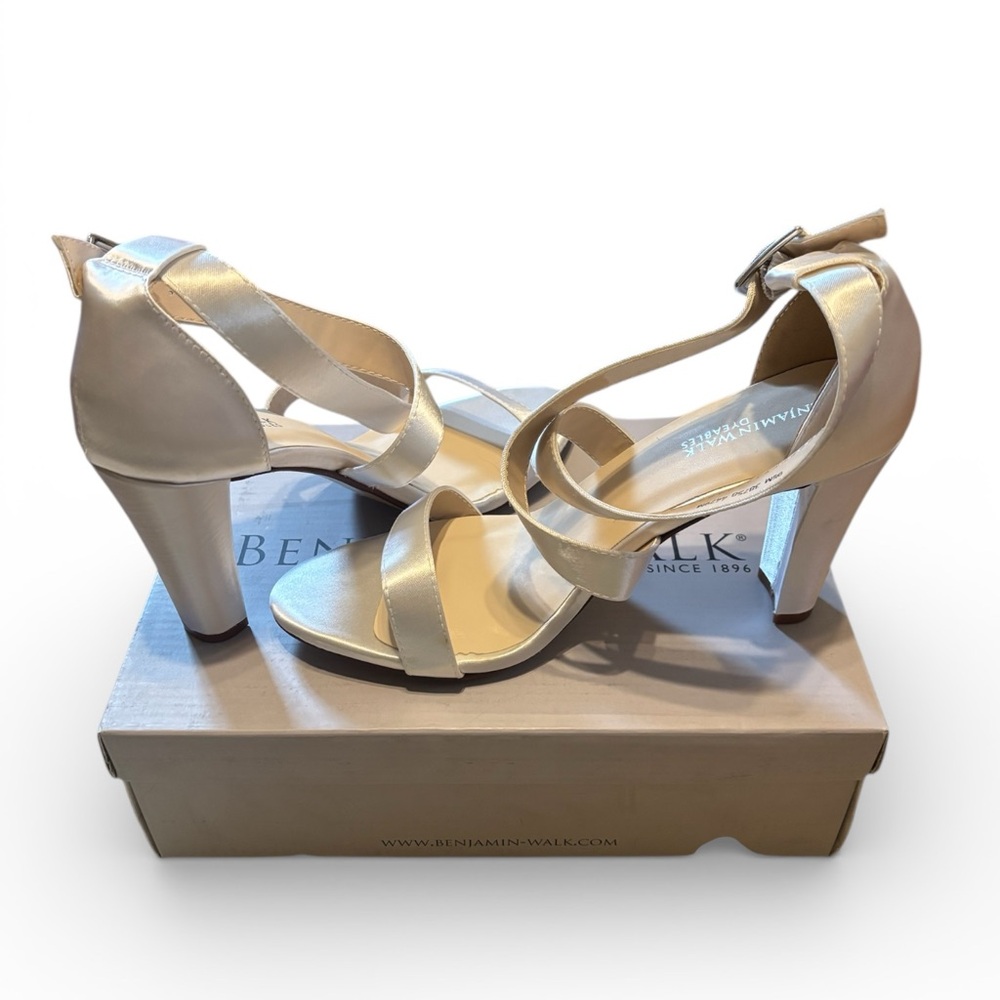 Benjamin Walk Satin White Heels- Colbie Dyeables Size 9.5 NIB